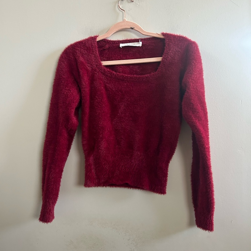 ASTR‎ red cropped fuzzy sweater